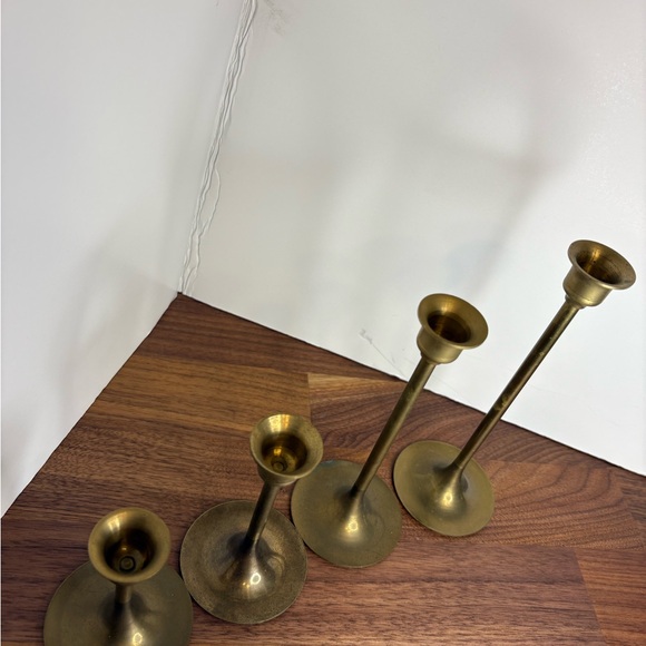 Set Of 4 Vintage Graduated Brass Thin Stemmed Candlestick Holders - Picture 7 of 13